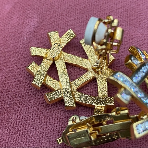 Vintage Signed Butler Abstract Rhinestone Studded Bird Nest Earrings clip on - Picture 3 of 11